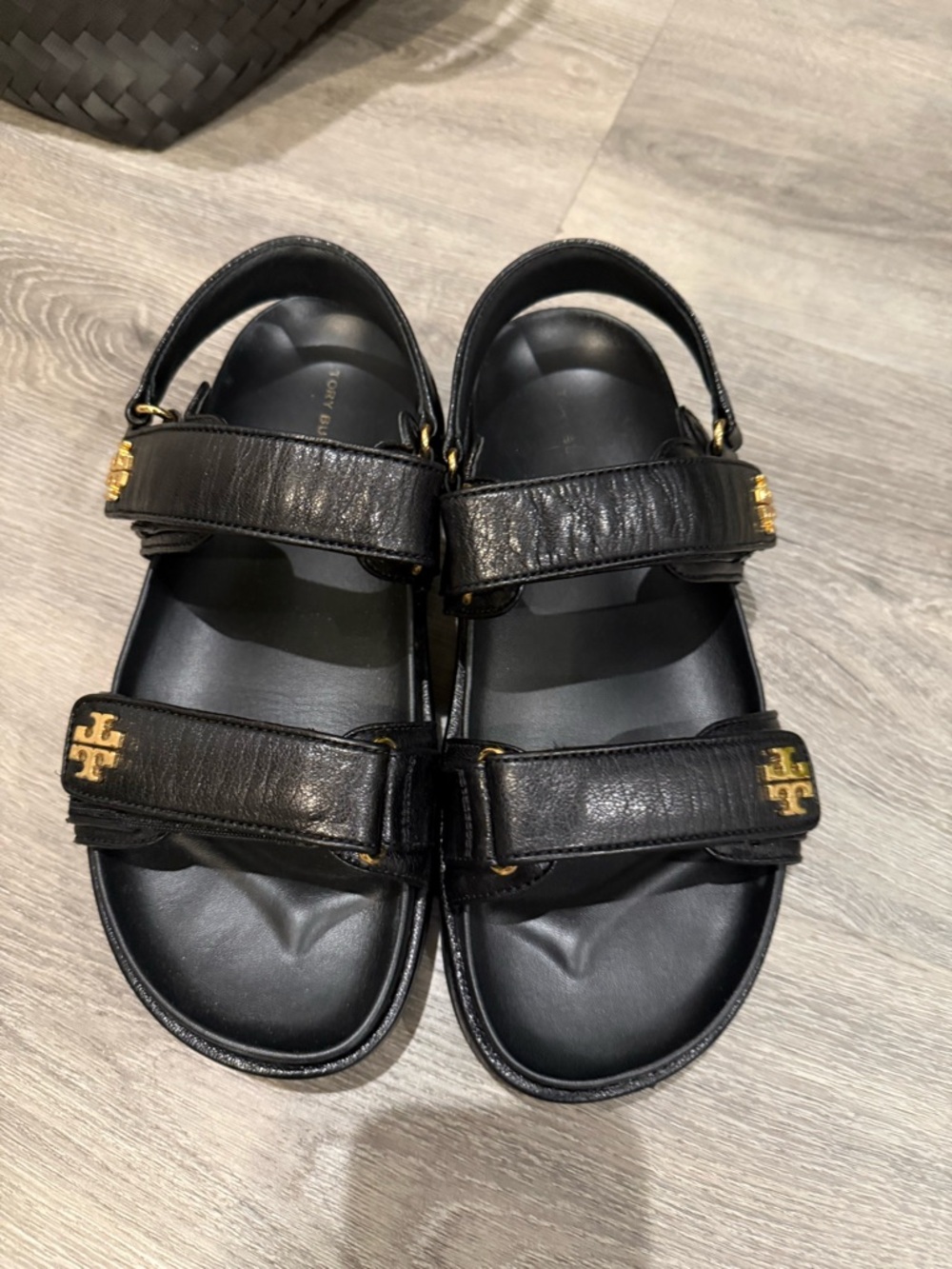 Tory Burch Black Leather Velcro women’s 

 Sandals with Gold Logo - Picture 3 of 7